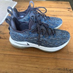 Lebron XV Low Signal Blue/Thunder Grey